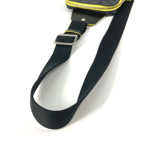 LOUIS VUITTON Black Damier Shoulder Bag - Picture 6 of 16